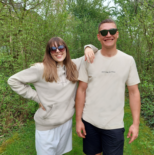 Umweltfreundlicher Unisex-Kapuzenpullover Hai beige - Image 3